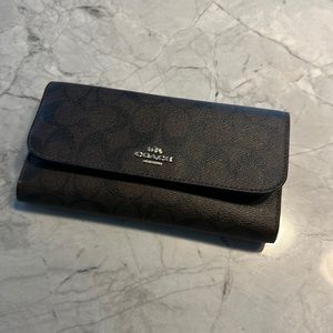 Leather Coach Wallet. Like New!